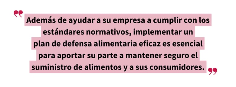 Cita destacada que enfatiza que implementar un plan de defensa alimentaria eficaz protege el suministro de alimentos, a los consumidores y mantiene el cumplimiento normativo.